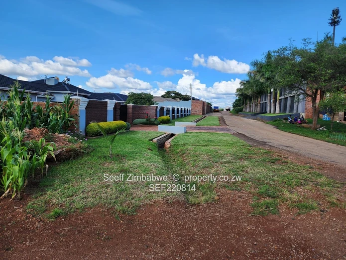 Panoramic Views Await: Prime Residential Stand in Prestigious Pomona!