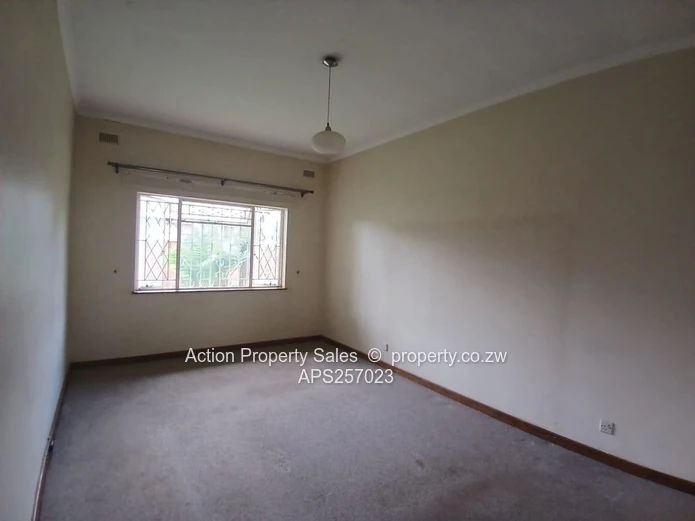 Neat Home Suitable For Offices Also! 