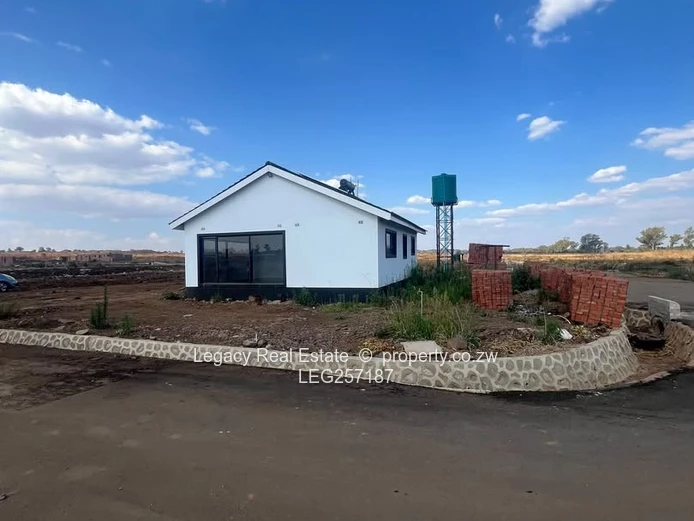 588m² Pomona Stand — Tarred Roads, Sewer & a 2bed cottage