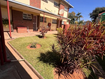 2 Bedroom Flat & Apartment