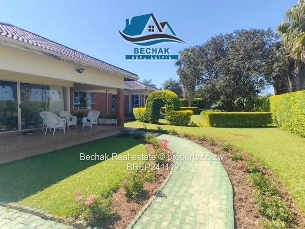 Spacious 4-Bed Selbourne Park Home - Manicured Garden & Borehole
