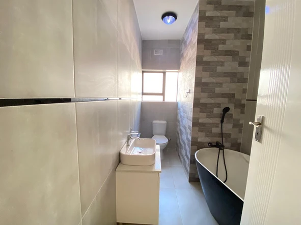 4 Bedroom Flat & Apartment