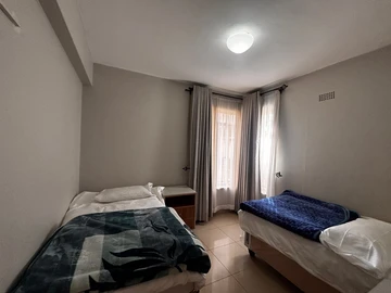 2 Bedroom Flat & Apartment