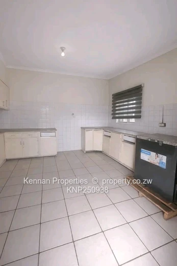 Hatfield 4-Bed Townhouse in a Complex 