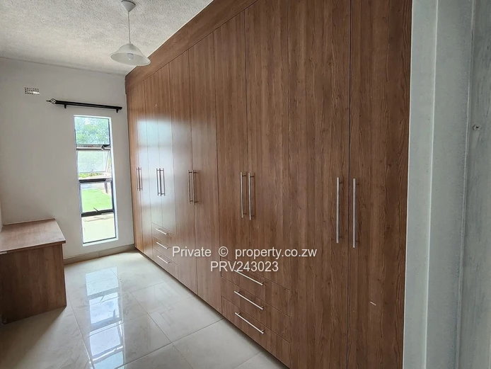 Neat newly built duplex cluster home to let 