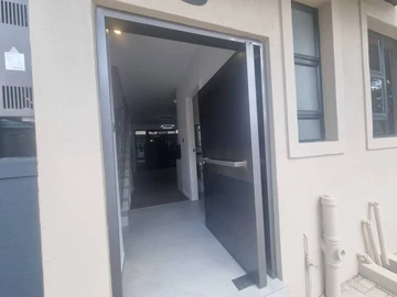 2 Bedroom Flat & Apartment