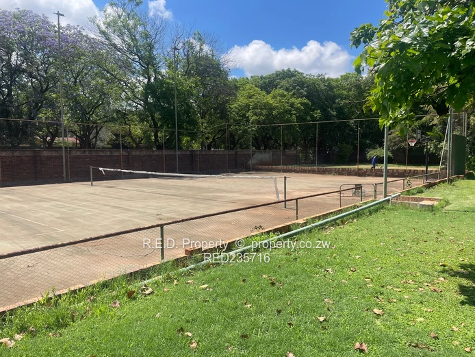 Spacious Family Living with Outdoor Leisure in the Suburbs