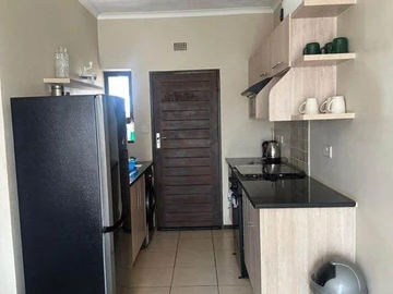 2 Bedroom Flat & Apartment