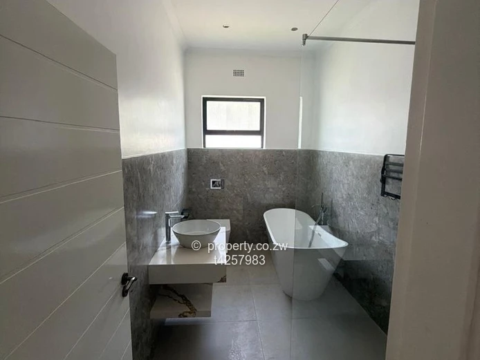 Borrowdale Vinona 3  bedroom apartment to rent