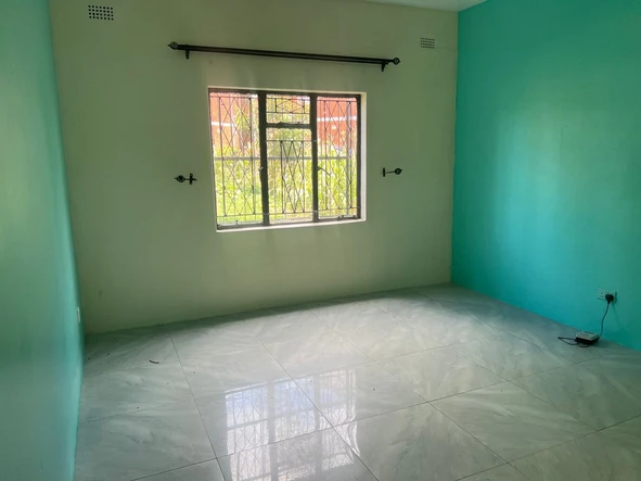 2 Bedroom Flat & Apartment