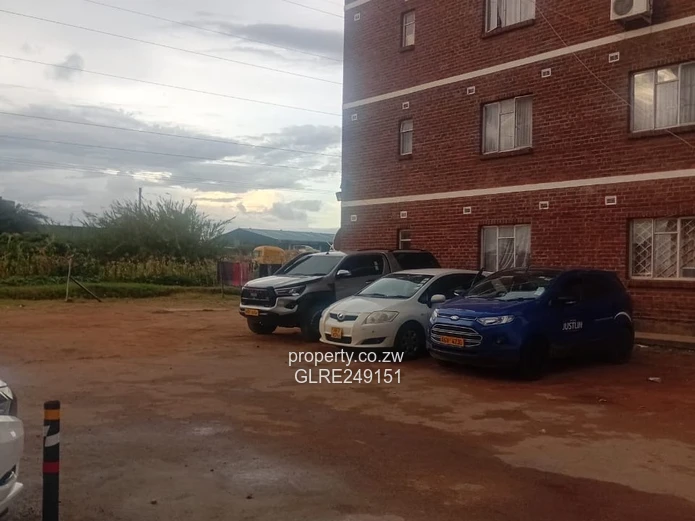 Willowvale 2-Bed Flat – Brick Block with Secure Parking