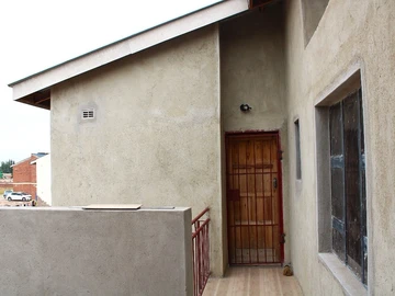 2 Bedroom Flat & Apartment