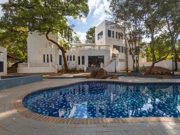Elegant & Spacious Luxury Residence