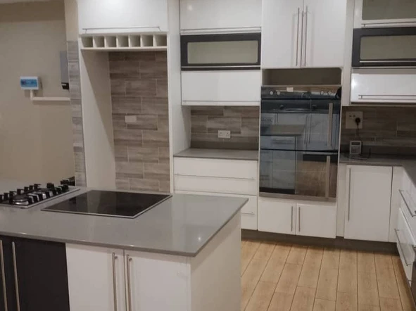 4 Bedroom Flat & Apartment