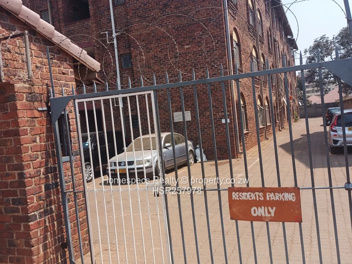 1-Bed Ground Floor Flat in Avenues — Borehole & Secure