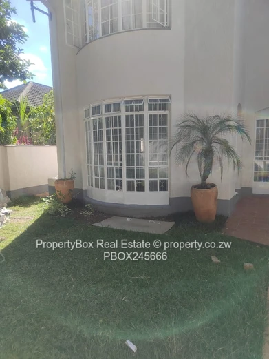 Duplex flat at PeterHall for rent available 1 May 2026!