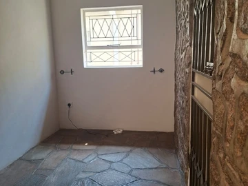 6 Bedroom Flat & Apartment