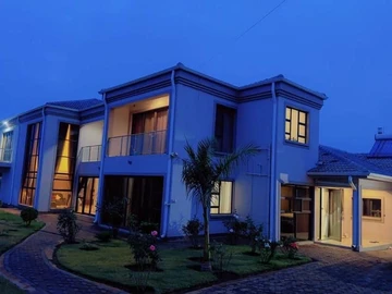 6 Bedroom House