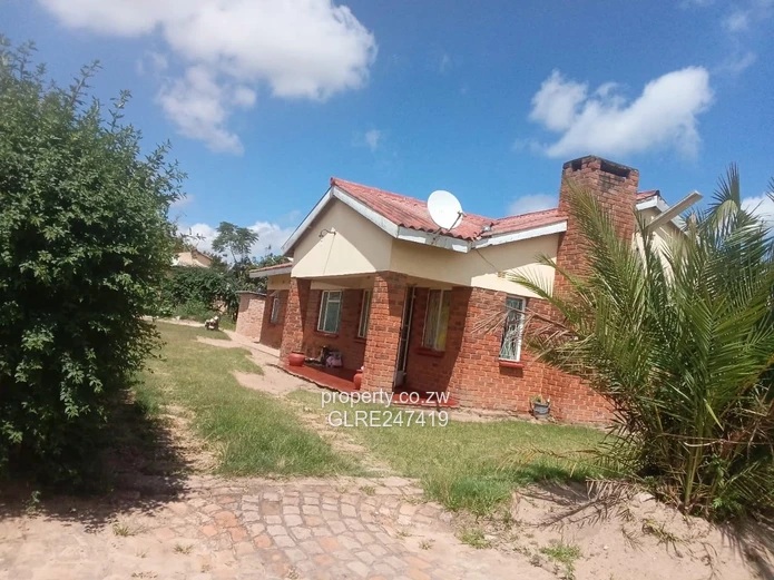 Spacious 4-Bed Brick Home with Verandah in Mvurwi