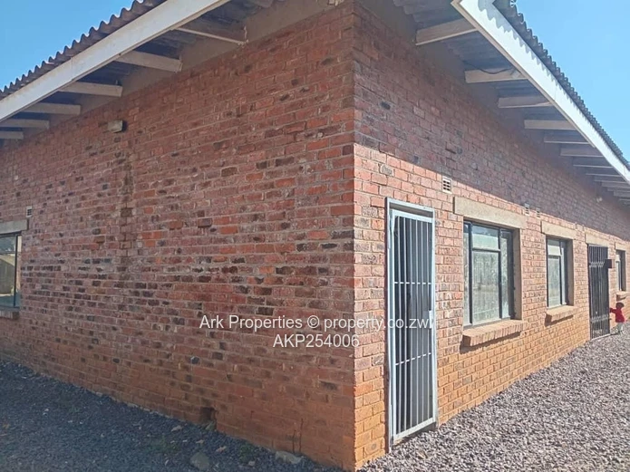 Warehouse To Let in Norton
