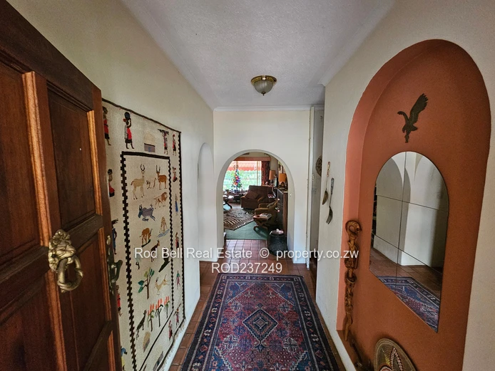 Free standing 3-bedroom townhouse in well-established complex