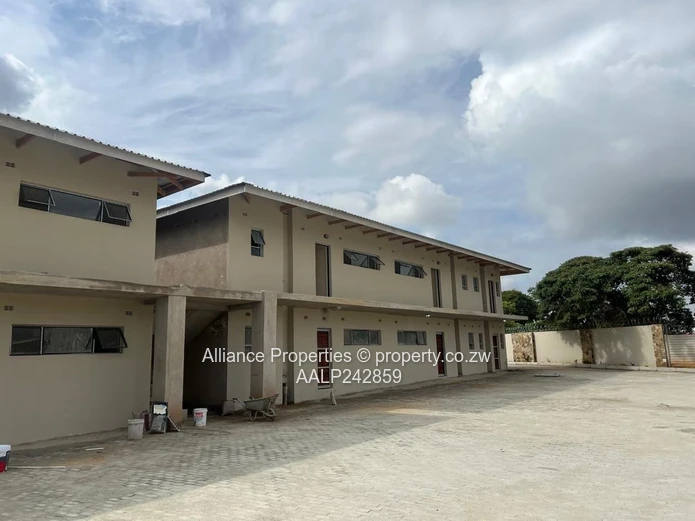 Bright 2-Bed 150m² Apartment in Monowood Gardens