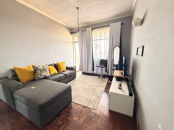 2 Bedroom Flat & Apartment