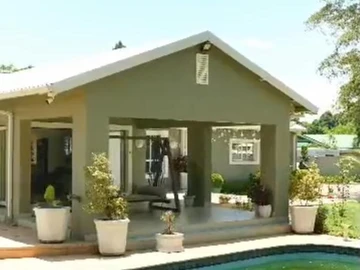 *Luxurious 4-Bedroom Home in Ridgeway South