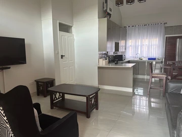 2 Bedroom Flat & Apartment