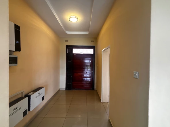 5 Bedroom Flat & Apartment