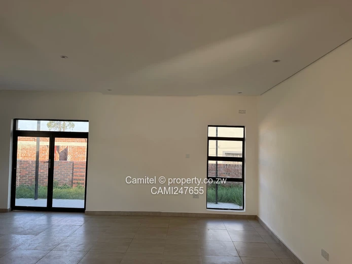 Arlington Townhouse with  Deed— 3-Bed, Fitted Kitchen & Solar