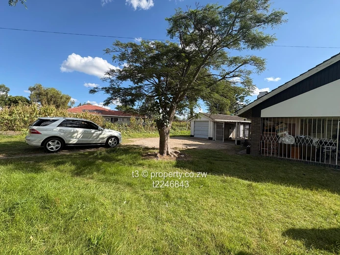 Hatfield 3-Bed Home on 4,865m² — Borehole & Big Yard