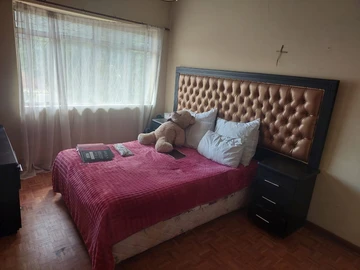 2 Bedroom Flat & Apartment