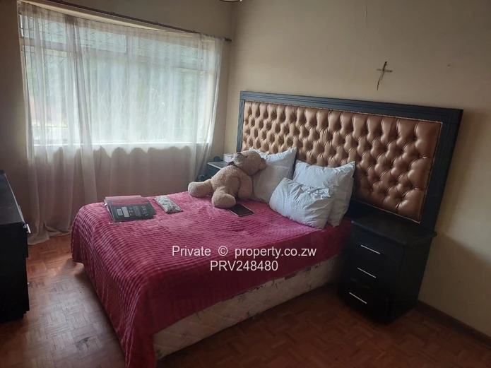 2-Bed Kensington Flat with Borehole