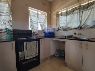 2 Bedroom Flat & Apartment