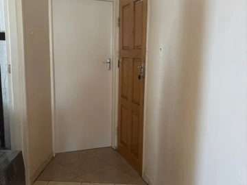 2 Bedroom Flat & Apartment