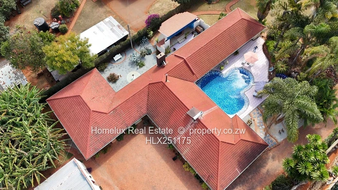 Boscobel Drive East – Luxury 4-Bedroom Family Home on 1 Acre