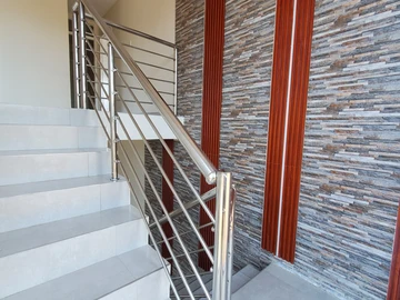 4 Bedroom Flat & Apartment