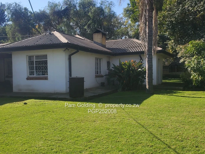 Invest in this sought after neighbourhood. (Sole Mandate)
