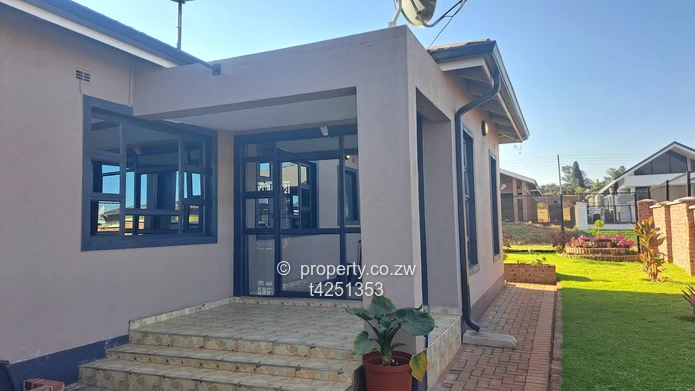 Pomona Nyeredzi neat 4 bedroomed house to Rent