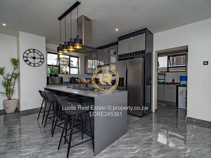 Modern 4-bedroom Home in Exclusive Helensvale