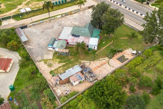 Commercial building for sale