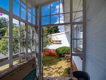 2 Bedroom Flat & Apartment