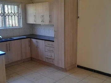 3 Bedroom Flat & Apartment