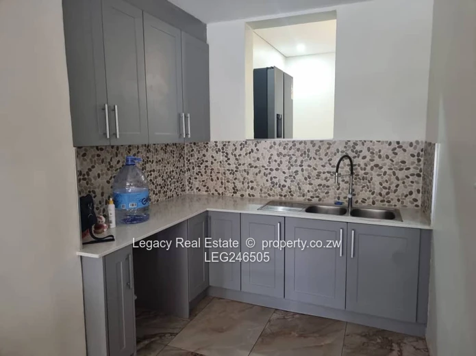 High-End Helesvale Home With Gym & Borehole.