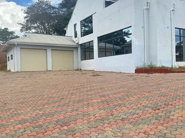 4 Bedroom Flat & Apartment