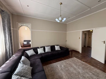 2 Bedroom Flat & Apartment