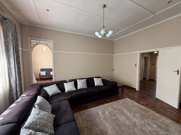 2 Bedroom Flat & Apartment