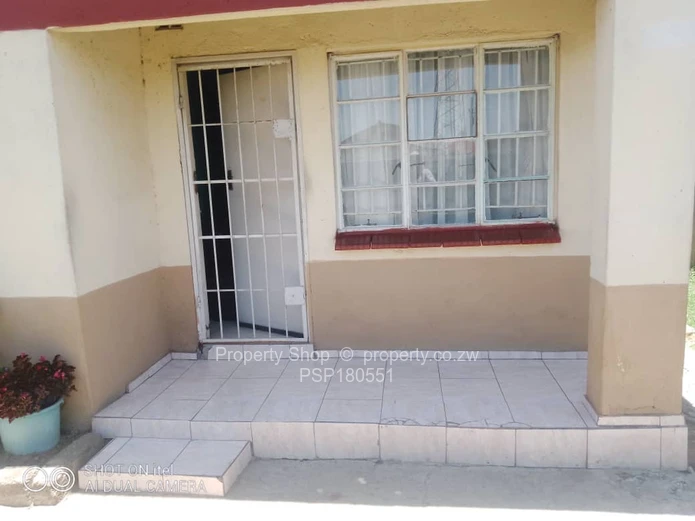 5-Bedroom Home for Sale in Glen View, Harare with Lush Garden & Fitted Kitchen