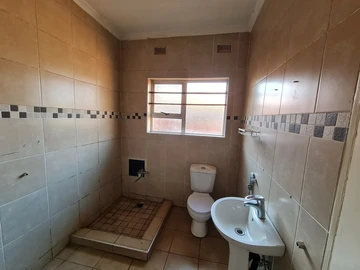 3 Bedroom Flat & Apartment